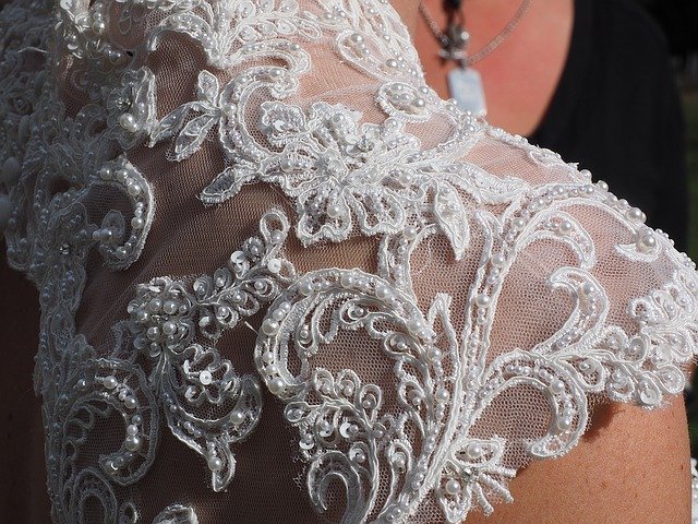 Csipkés menyasszonyi ruha