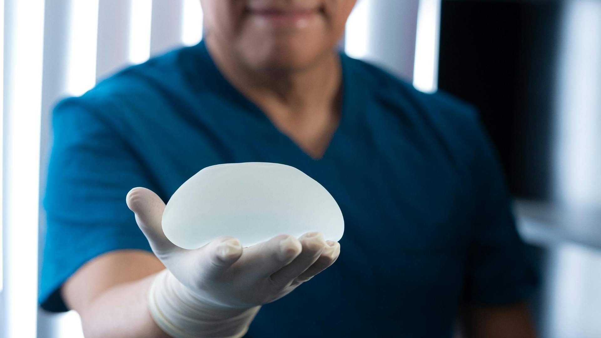 Fedezze fel a mellplasztika árak részleteit, egyedi konzultáció és professzionális megoldások Dr. Fábián Zsolt sebésztől.