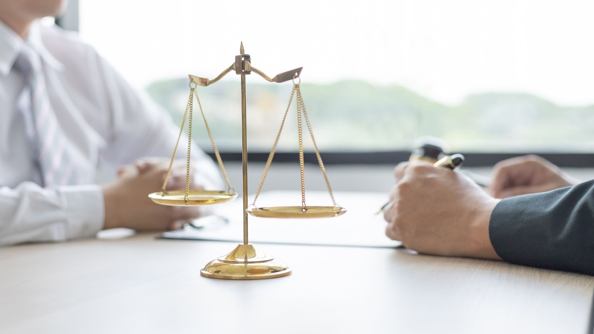 Munkaügyi jogász Budapest - Újváry Zsolt Ügyvédi Iroda